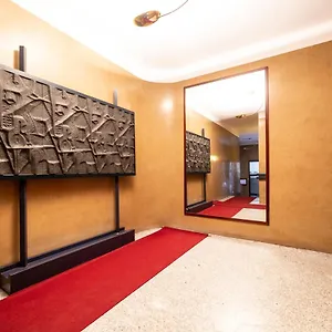 https://loreto-elegant-flat.italymilanhotels.net